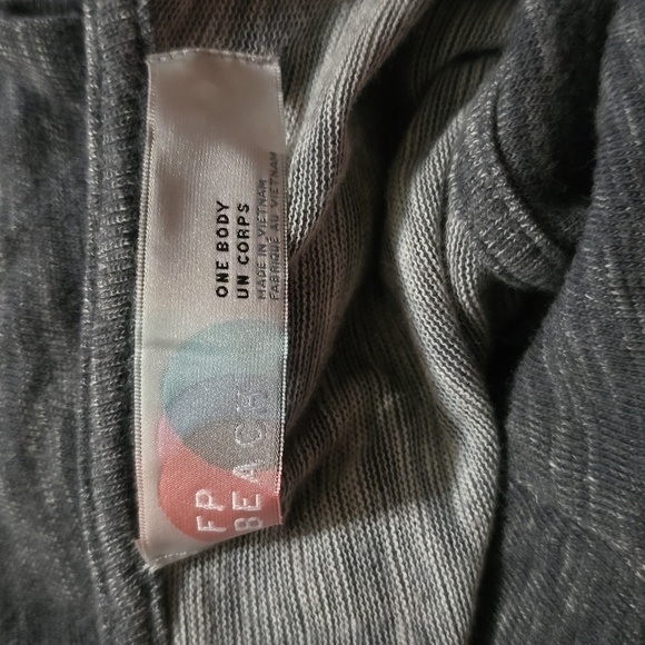 Free People Beach Grey Turtleneck  100% Cotton Tunic Sweater  Size Small - Picture 9 of 10